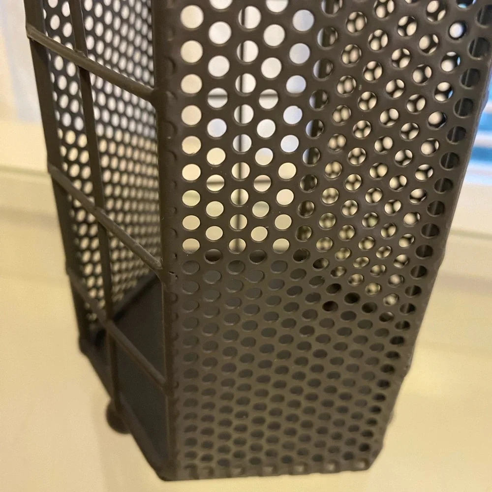 Robely pen holder